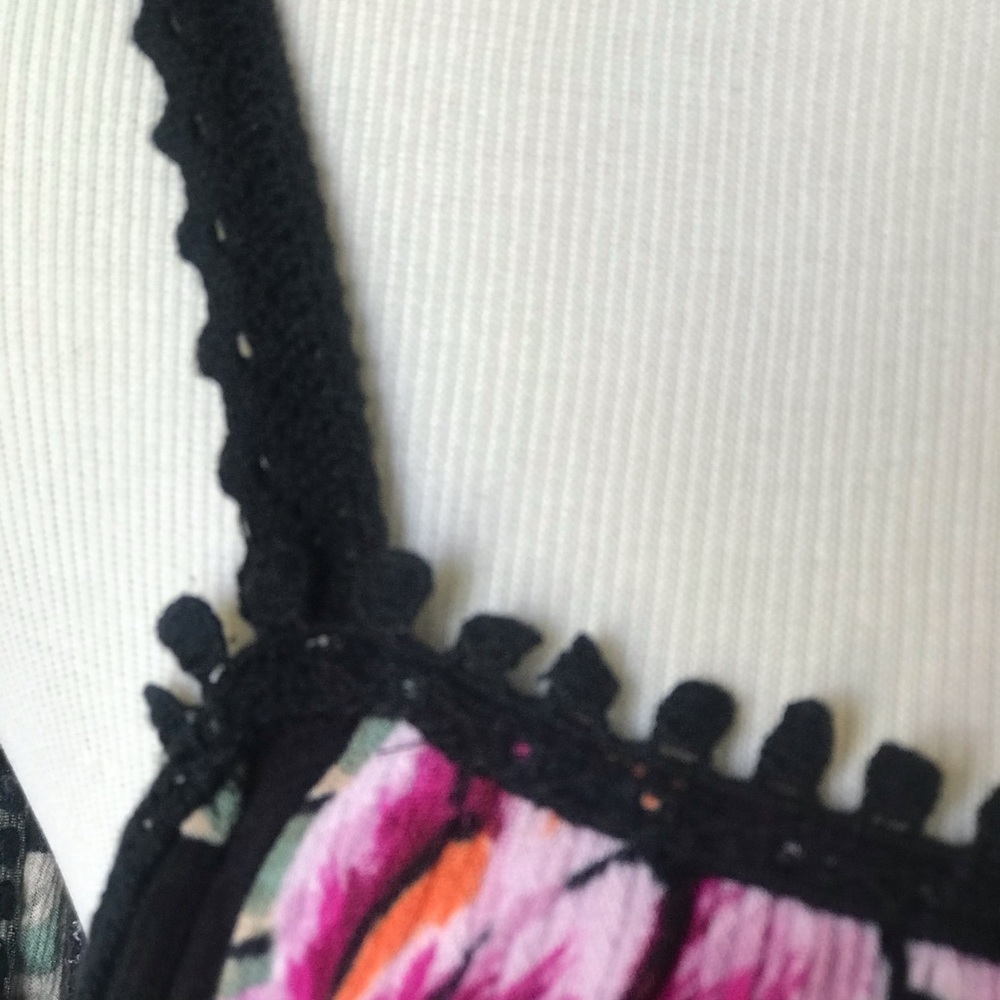 CURVY FLORAL COLD SHOULDER TOP 2 XL & 3XL - Picture 8 of 8